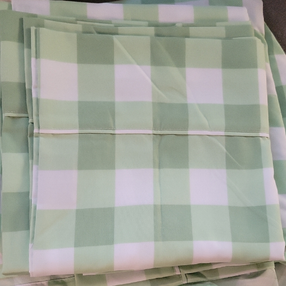 Green White Checkered Split King Sheet Set Deep Pockets  7 Piece